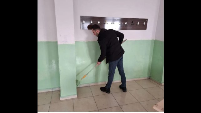 Ara tatilde, tatil yerine okullarının tadilatını yapıyorlar