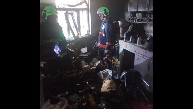 Hakkari'de yangında evde mahsur kalan 7 kişi kurtarıldı