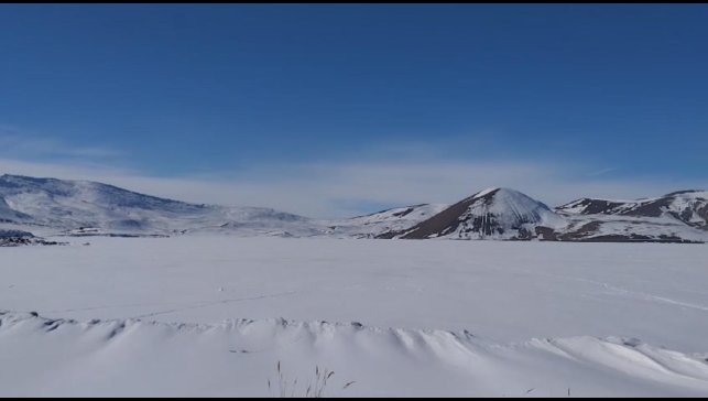 Üzeri buz ve karla kaplanan Taşlıçay Balık Gölü gözden kayboldu