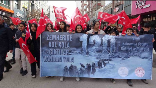 Van'da "120 kahraman çocuk" anısına yürüyüş düzenlendi