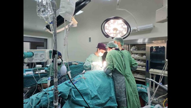 Annesinin tedavisi için hastaneye başvuran kişi kanser olduğunu öğrendi