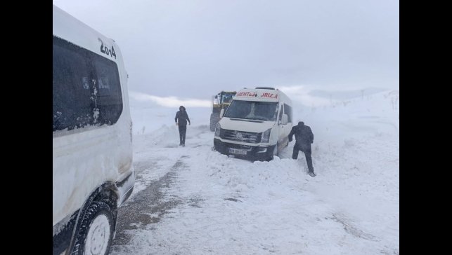 Van'da tipide mahsur kalanlar kurtarıldı