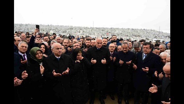 Malatya'da depremde hayatlarını kaybedenler dualarla anıldı