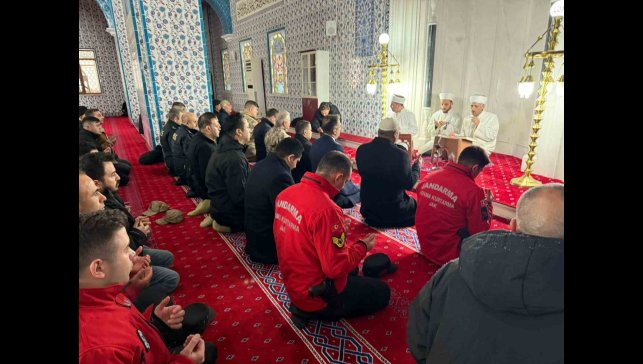 Iğdır'da depremde hayatını kaybedenler için mevlit okundu