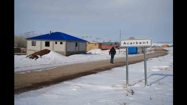 Acarkent köyünün bataklık ve fay hattı üzerine kurulduğu iddiası