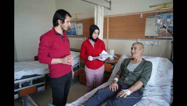 Varto Devlet Hastanesi'nde ilk kez kapalı yöntemle mesene kanseri ameliyatı gerçekleşti