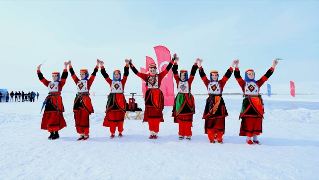 Kars'ta Çıldır Gölü Buz Şenliği düzenlendi