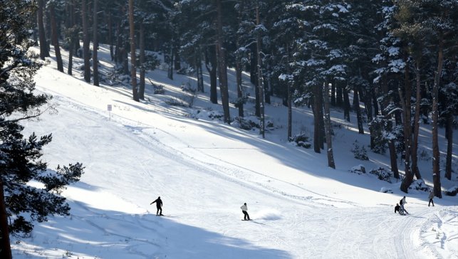 Yalnızçam Kayak Merkezi'nde hafta sonu yoğunluğu yaşandı
