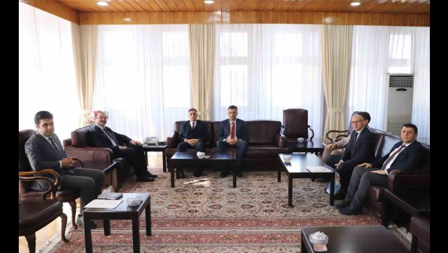 Atatürk Üniversitesinden gençlere yeni fırsat: Öğrenciler hem çalışacak hem öğrenecek