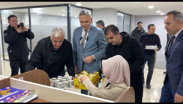 Yüksekova Halk Kütüphanesinden ücretsiz kek ve çay hizmeti