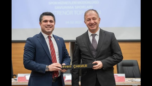 Dönmez'den Çakmur'a anlamlı jest