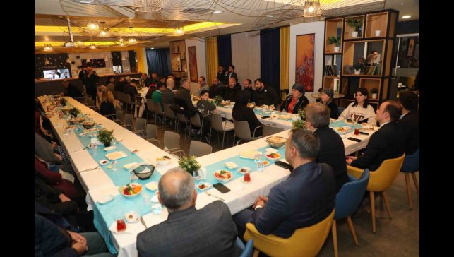 Vali Aydoğdu, maden kazasında hayatını kaybeden işçilerin aileleriyle bir araya geldi