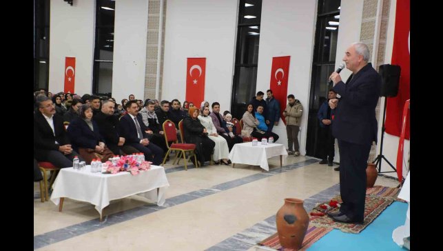 Yazar-şair Nurullah Genç okuyucularıyla buluştu