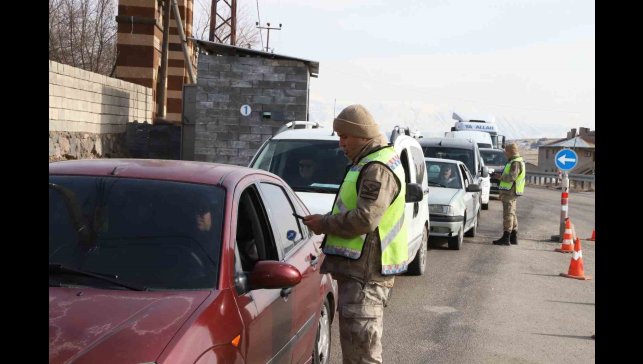 Van'da kesinleşmiş cezası olan 3 kişi yakalandı