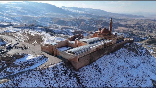 Ağrı'da tarihi "İshak Paşa Sarayı" dron ile görüntülendi