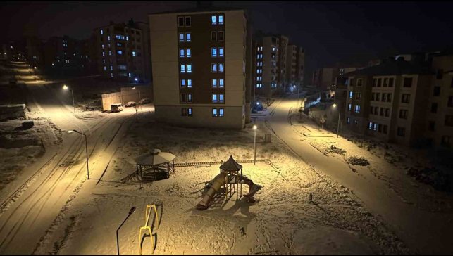 Hakkari ve ilçelerinde eğitime kar engeli