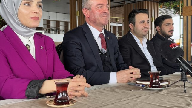 Hakkari'de AK Parti İl Başkanı Kaya, basın mensuplarıyla bir araya geldi