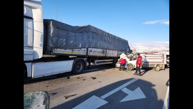 Malatya'da tır ile kamyonet çarpıştı: 1 ölü, 1 yaralı