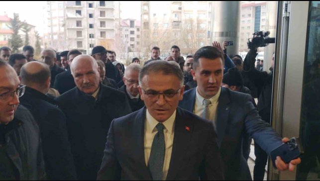 Van Büyükşehir Belediyesine kayyum olarak görevlendirilen Vali Balcı, belediyeye geldi