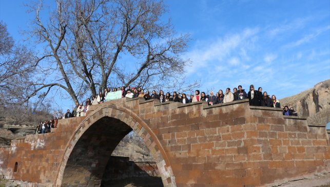 Şehit ve gazi çocukları Bitlis'in tarihi mekanlarını gezdi