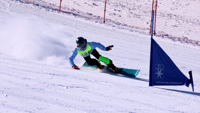Erzincan Ergan Dağı'nda "Snowboard 2. Etap Kutlu Dumlu Yarışları" başladı