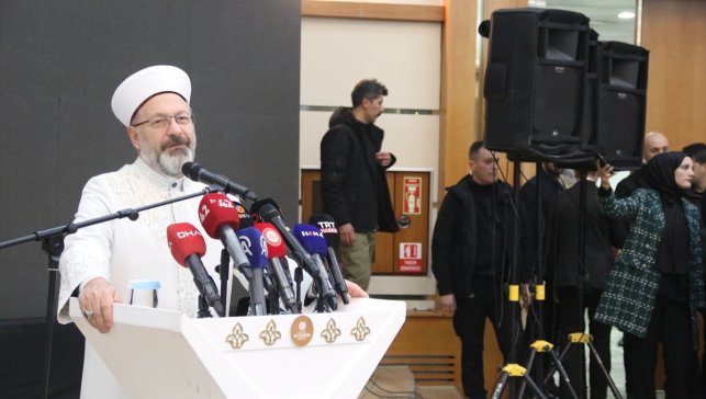 Diyanet İşleri Başkanı Erbaş, Malatya'da 100 çiftin nikah töreninde konuştu: