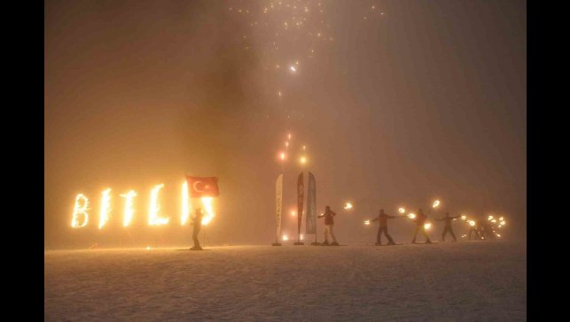 Bitlis'te meşaleli kar festivali