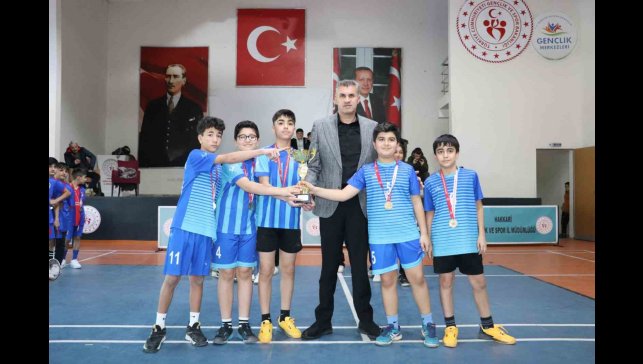 Hakkari'de badminton müsabakaları yapıldı