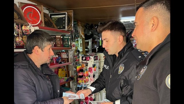 Ardahan'da polis; KADES, güvenli internet ve dolandırıcılık bilgilendirmesi yaptı