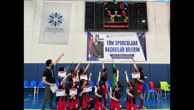 Arpaçaylı kızlar futsalda bölge şampiyonu