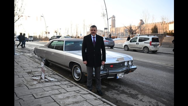Vali Mustafa Çiftçi, Alparslan Türkeş'in aracıyla şehir turu attı