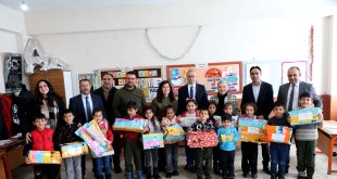 Ağrı'da "IC Mutluluk Harekatı" ile çocukların oyuncak hayalleri gerçek oldu