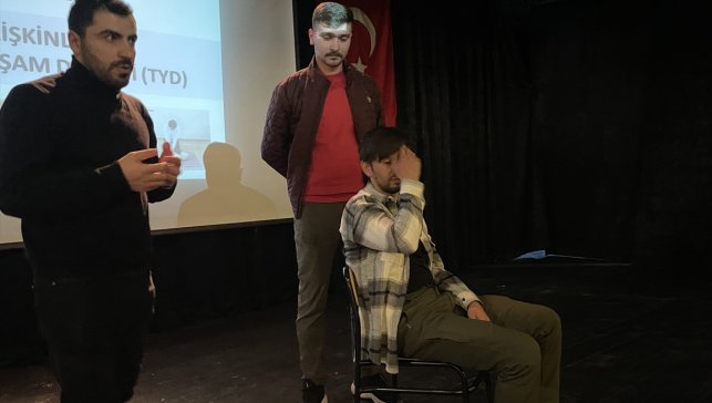 Malazgirt'te kamu kurumu personeline ilk yardım eğitimi verildi