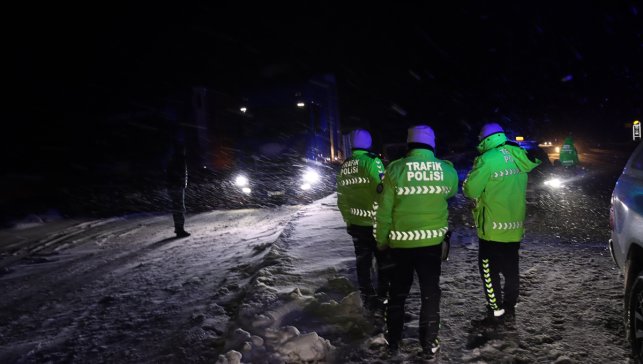 Kars'ta kar yağışı nedeniyle eğitime bir gün ara verildi