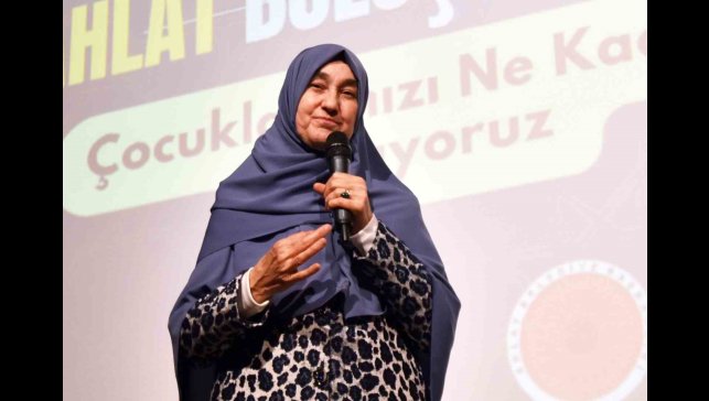 Yazar Saliha Erdim, Ahlat'ta söyleşide bulundu