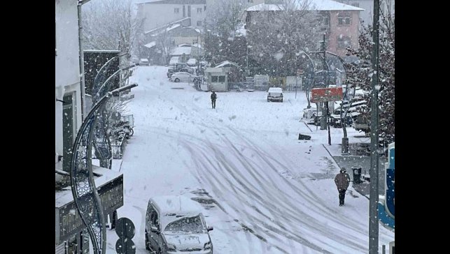 Malazgirt'te kar yağışı