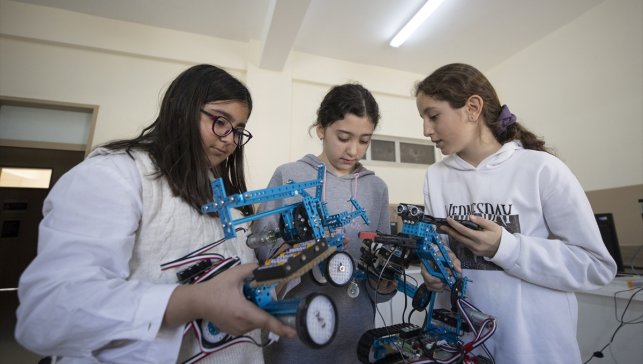 Tunceli'de öğrenciler robotik kodlamayla hayatı kolaylaştıracak projeler üretiyor