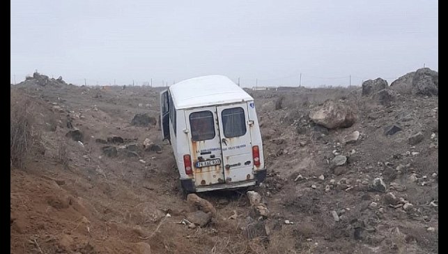 Iğdır'da öğrencileri taşıyan minibüs, şarampole yuvarlandı; 5'i öğrenci, 6 kişi yaralandı