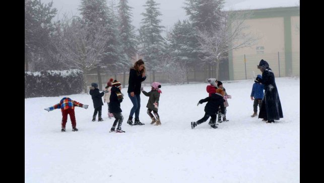 Erzincan'ın Tercan ilçesinde eğitime kar tatili