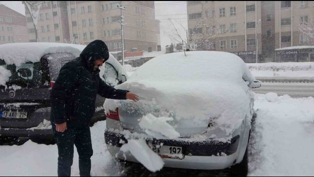 Bitlis'te okullar tatil edildi