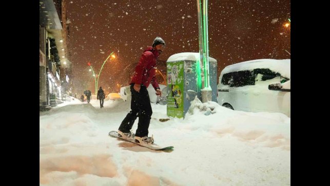 Şehir merkezinde snowboard keyfi