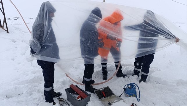 Bitlis'te hasar gören enerji nakil hatları ekiplerin zorlu çalışmasıyla onarıldı