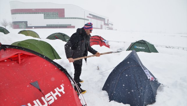 Muş'ta farklı illerden gelen 105 dağcı kış eğitimini tamamladı
