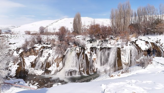 Van, Hakkari, Muş ve Bitlis'te 152 yerleşim yerine ulaşım sağlanamıyor