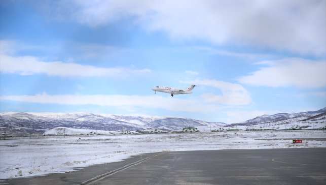 Bingöl'de kalçası kırılan çocuk ambulans uçakla Ankara'ya sevk edildi