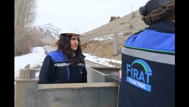 Şebeke operasyonuna kadın eli değdi: 4 il, 38 ilçenin elektriği ondan soruluyor