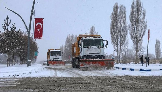 Van, Muş ve Bitlis'te kar nedeniyle 114 yerleşim yerine ulaşım sağlanamıyor