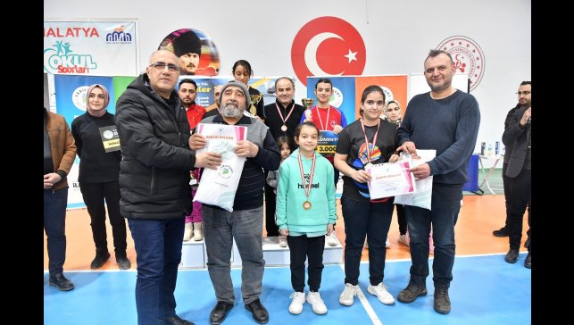 Aileler arası Badminton Turnuvası büyük ilgi gördü
