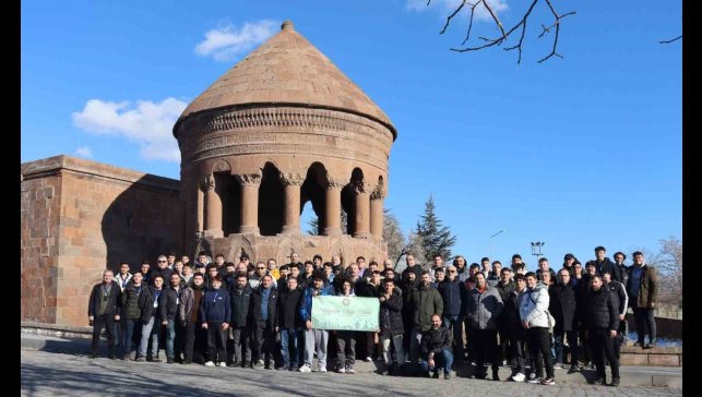 Robot yarışmasında derece alan öğrenciler Ahlat'ta ağırlandı