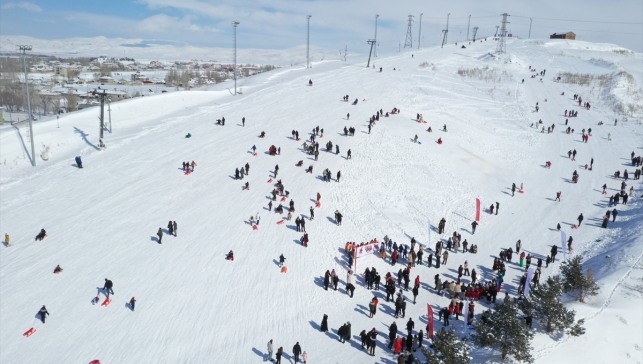 Ağrı'da kayak sezonu yoğun kar yağışıyla tekrar başladı